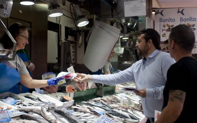 Los vecinos denuncian la suciedad de la ciudad y el abandono de las galerías comerciales en la visita de Ganar Alcorcón