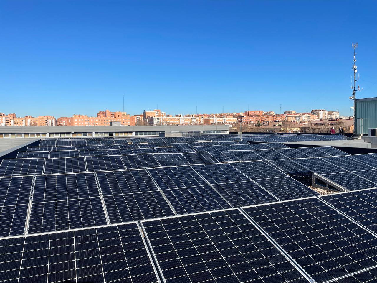 Placas solares instaladas en el Centro Unificado de Seguridad (Alcorcón)